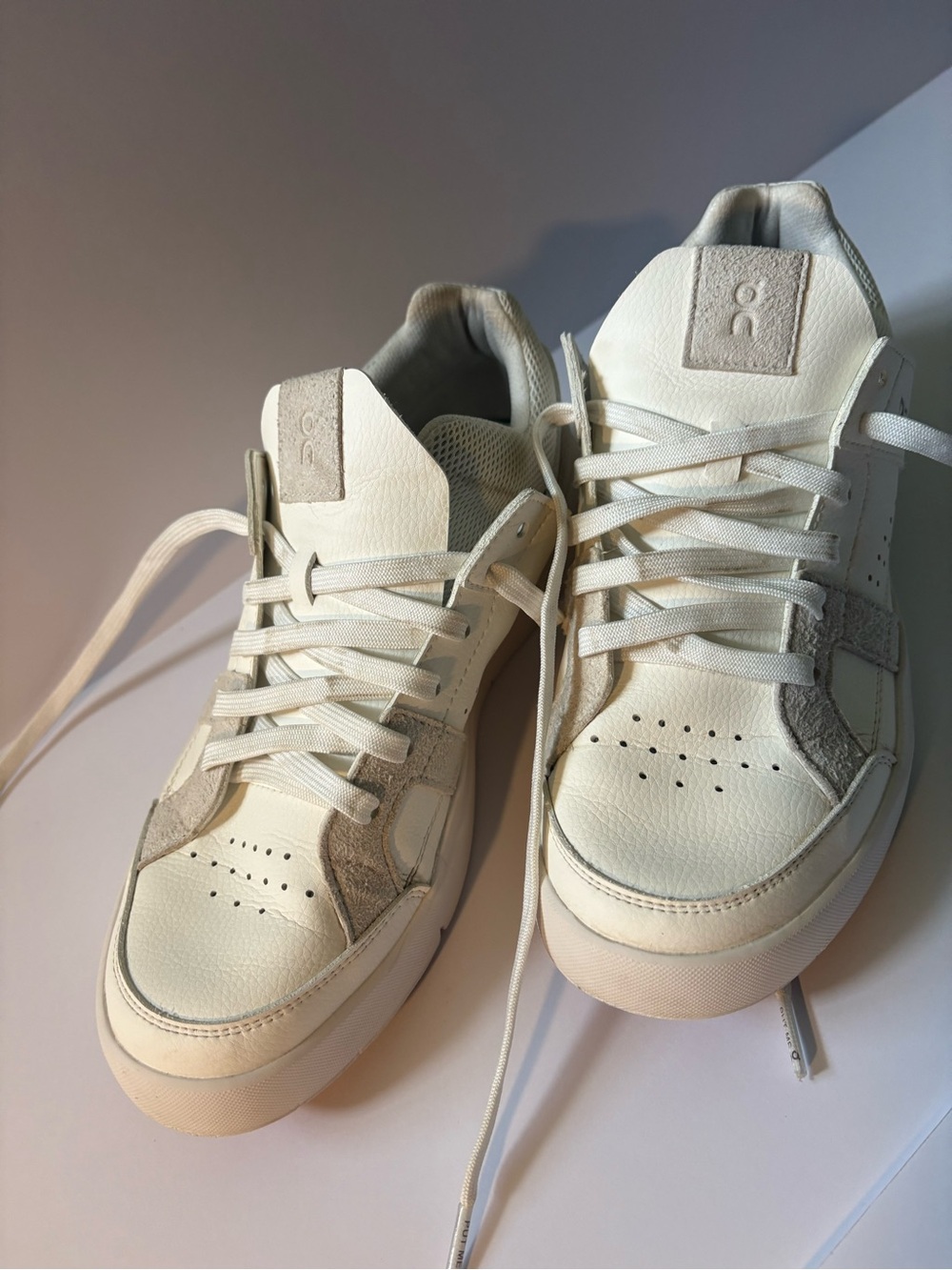 On Running, The Roger Clubhouse, White Sand Sneakers, Women’s Shoes Size 8.5.